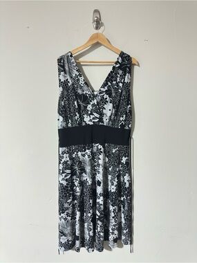 Karen Sport Black White Floral Sleeveless Empire Waist Dress Women’s Size 18W
